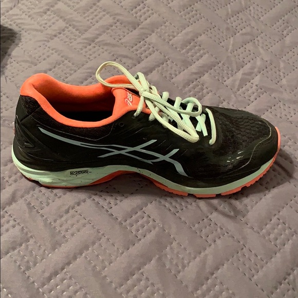 Asics shoes! - Picture 3 of 7